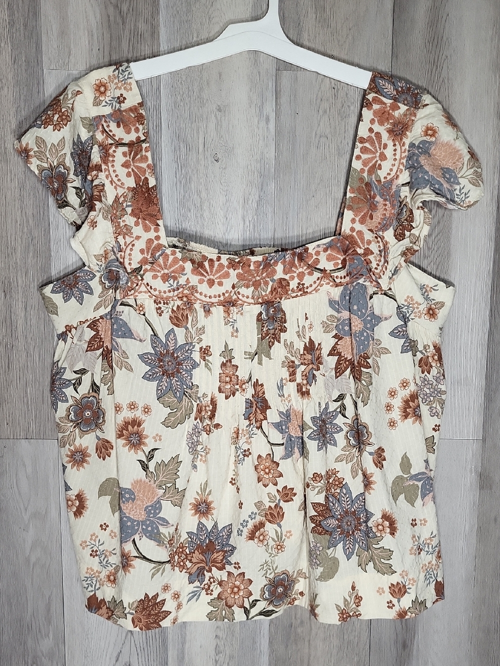 Festi Torrid Pintuck Flutter Sleeve Tank 3 (3X) Floral Pleated Embroidered Linen